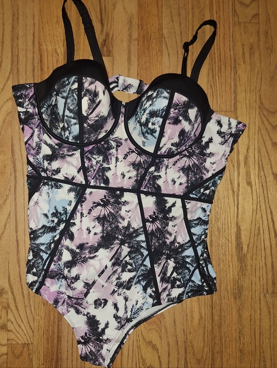 Torrid Curve Other - Torrid 4 D/DD Swimsuit Slim Fit One Piece Underwire Palm Plus Size